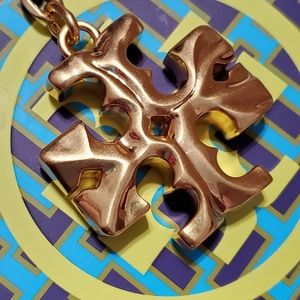 Tory Burch Carved Kira Keychain